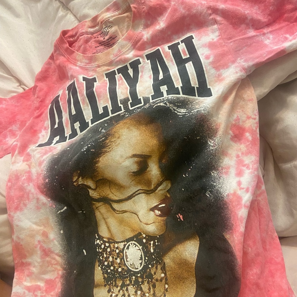 aaliyah themed graphic tee